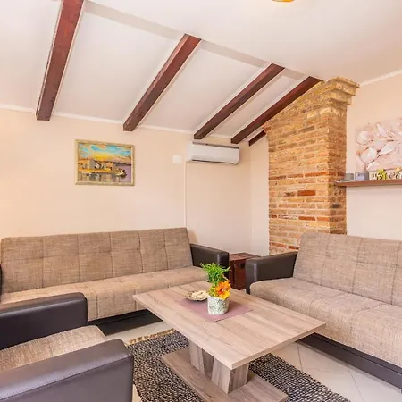 Apartment & Goga *